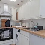 Central & Charmingly Curated 1Bd Wifi Fulham