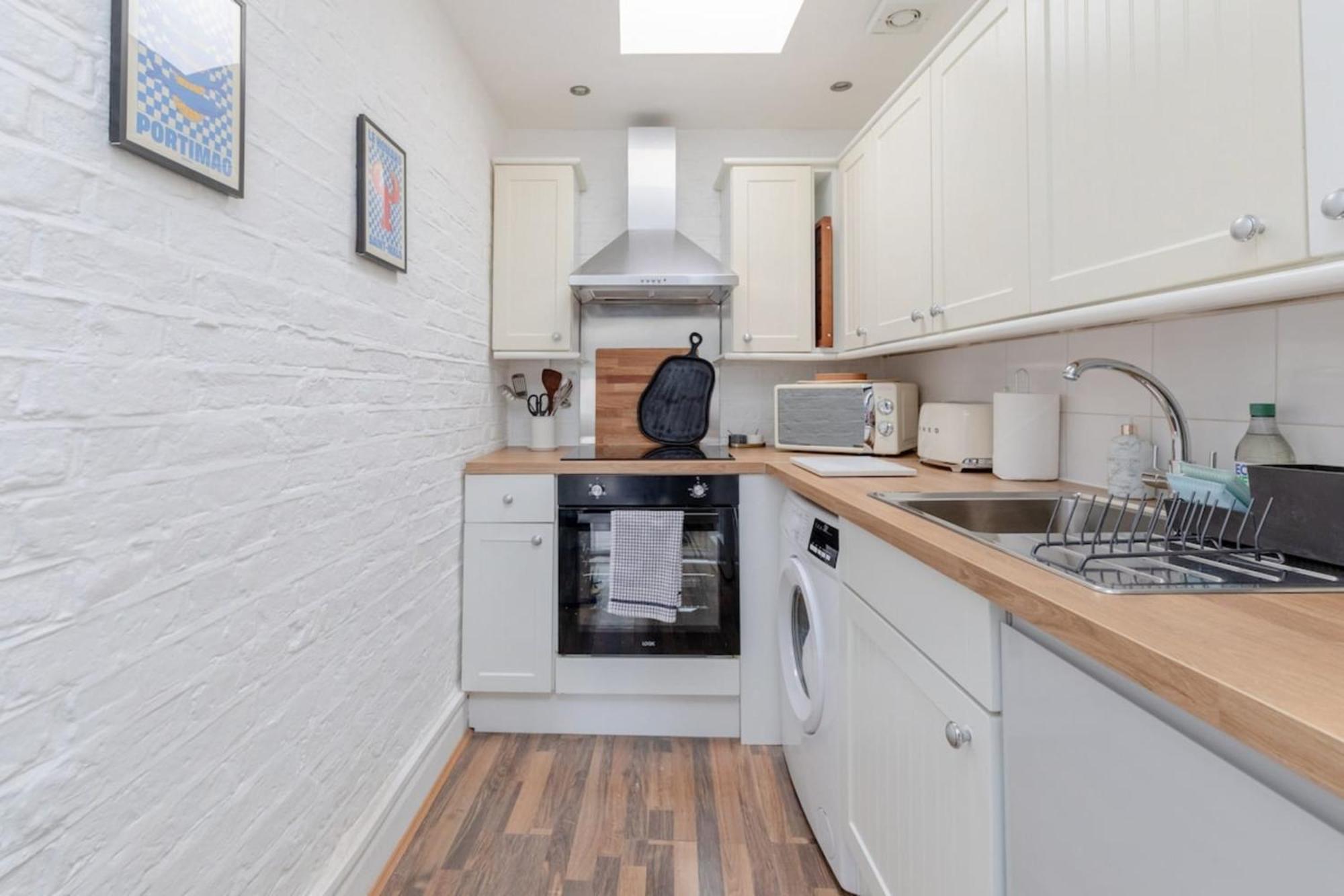 & Charmingly Curated 1bd Wifi Fulham *