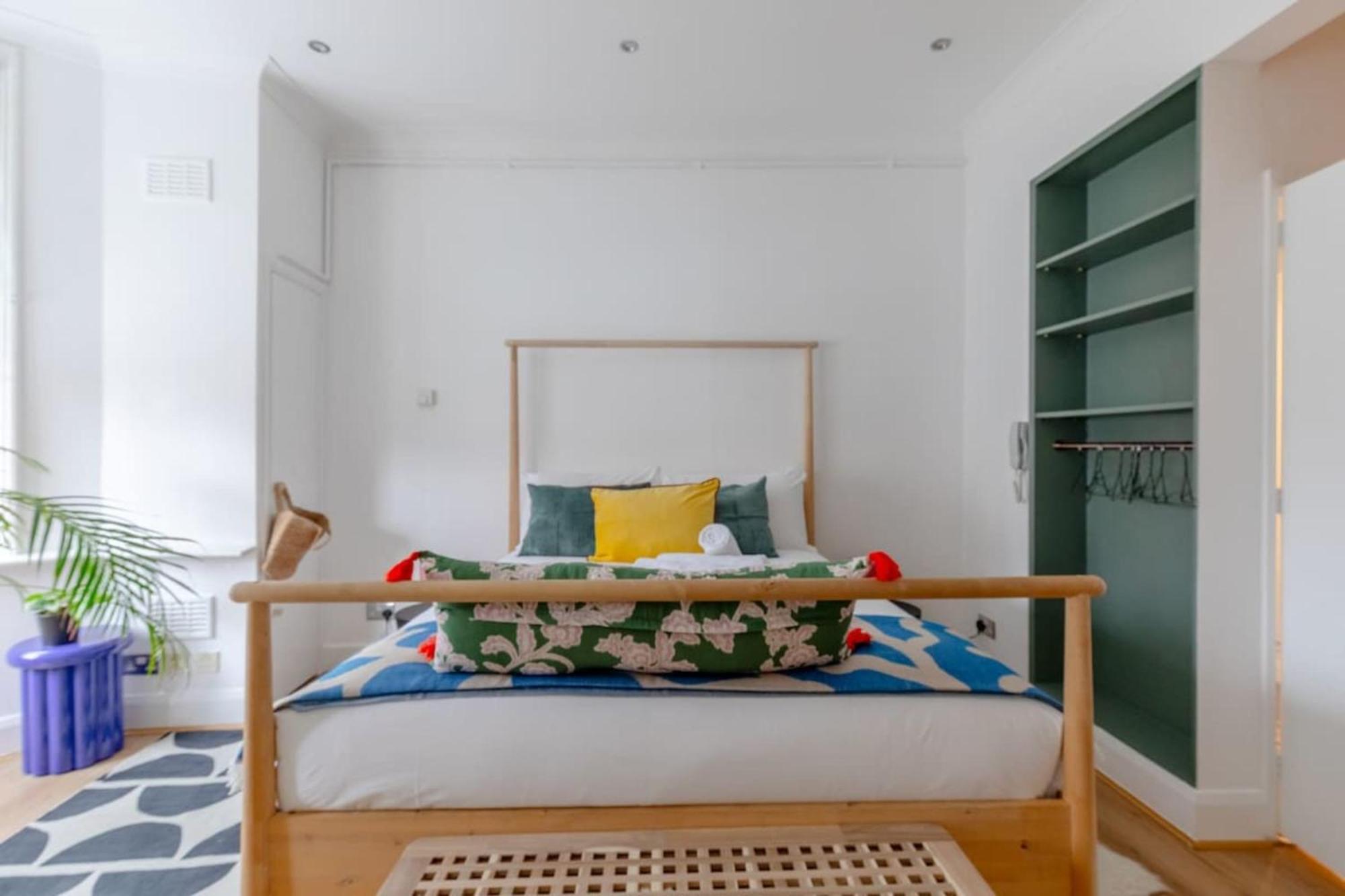& Charmingly Curated 1bd Wifi Fulham Londra